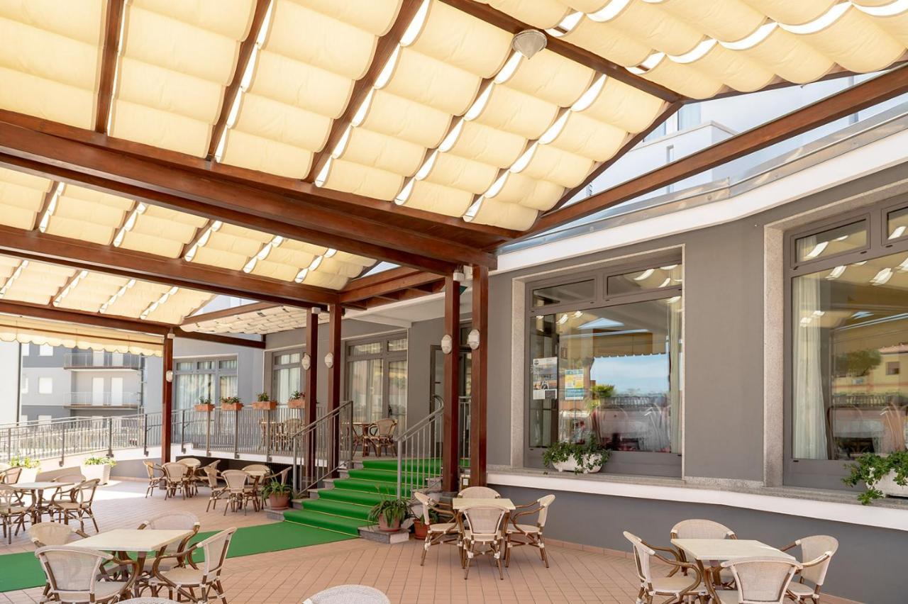 Hotel Milan Rosolina Mare Exterior photo
